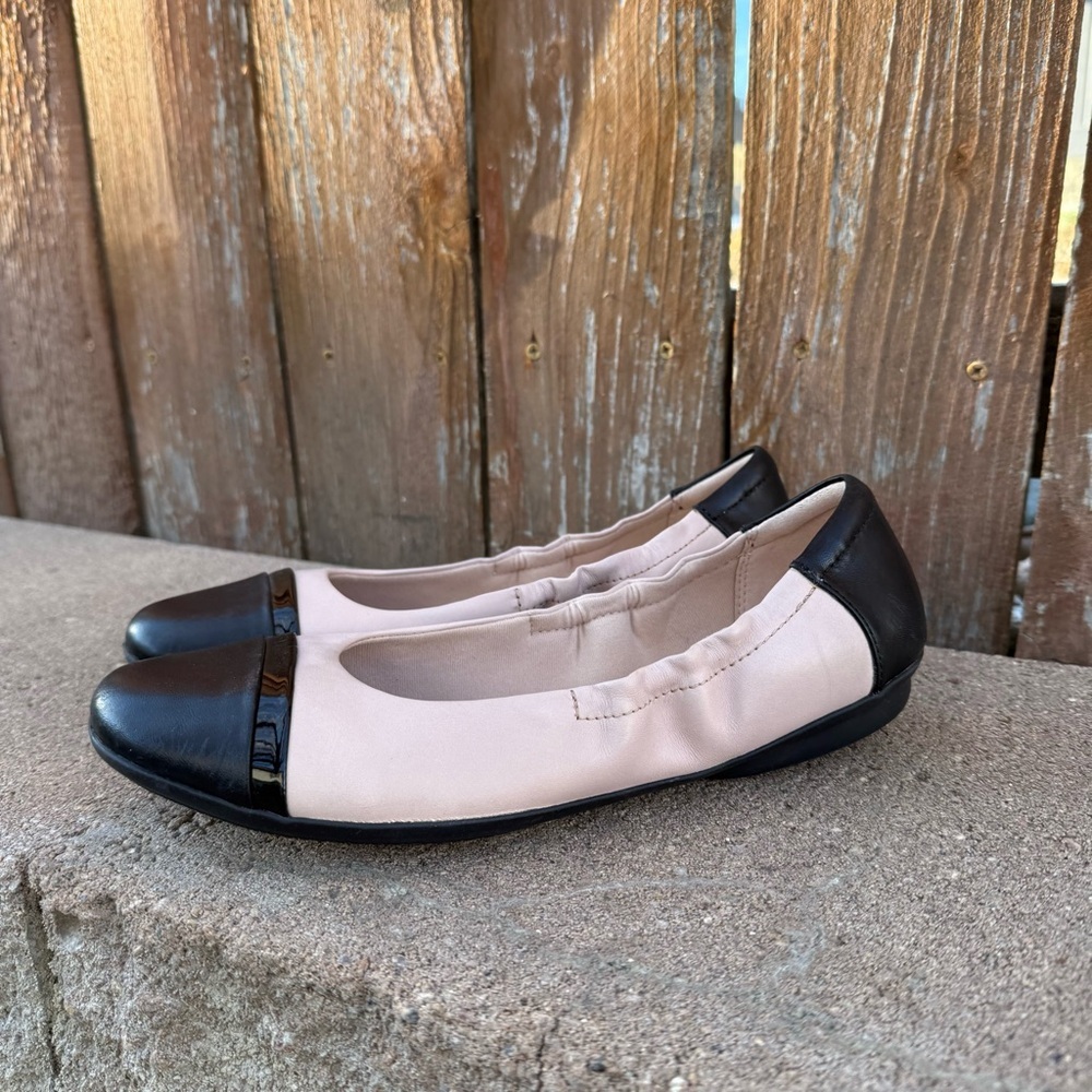 Clarks Two-Tone Black and Blush Ballet Flats